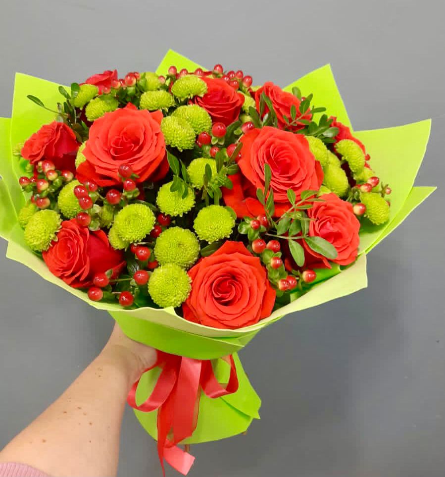 Букет цветов из: Хризантемы и Розы в Ржеве