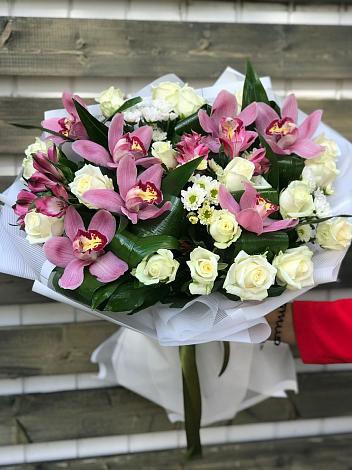 Букет цветов из: Розы и Хризантемы в Ржеве