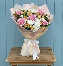 Букет цветов из:  Гвоздики, Орхидеи и Розы в Ржеве