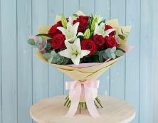 Букет цветов из:  Лилии и Розы в Ржеве