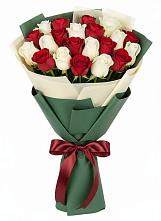 Букет Микс из красных и белых роз в Ржеве