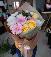 Букет цветов из:  Герберы, Розы и Хризантемы в Ржеве