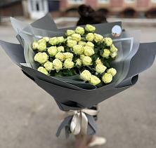 Букет Белые кустовые розы Солинеро в Ржеве