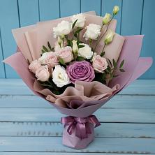 Букет цветов из:  Розы и Лизиантусы в Ржеве