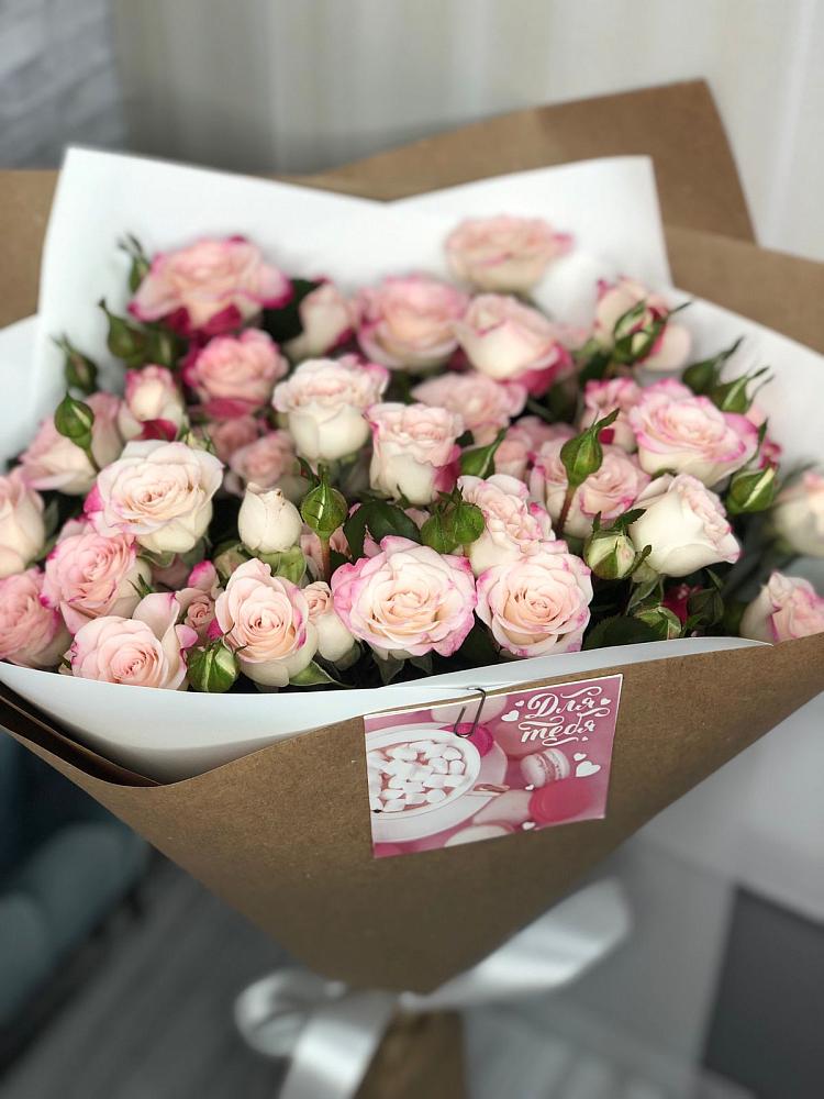 Букет цветов из: Розы в Ржеве