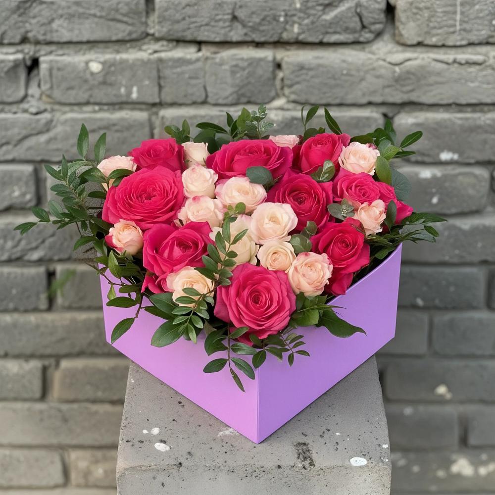 Цветочная композиция из Розы в коробке в Ржеве