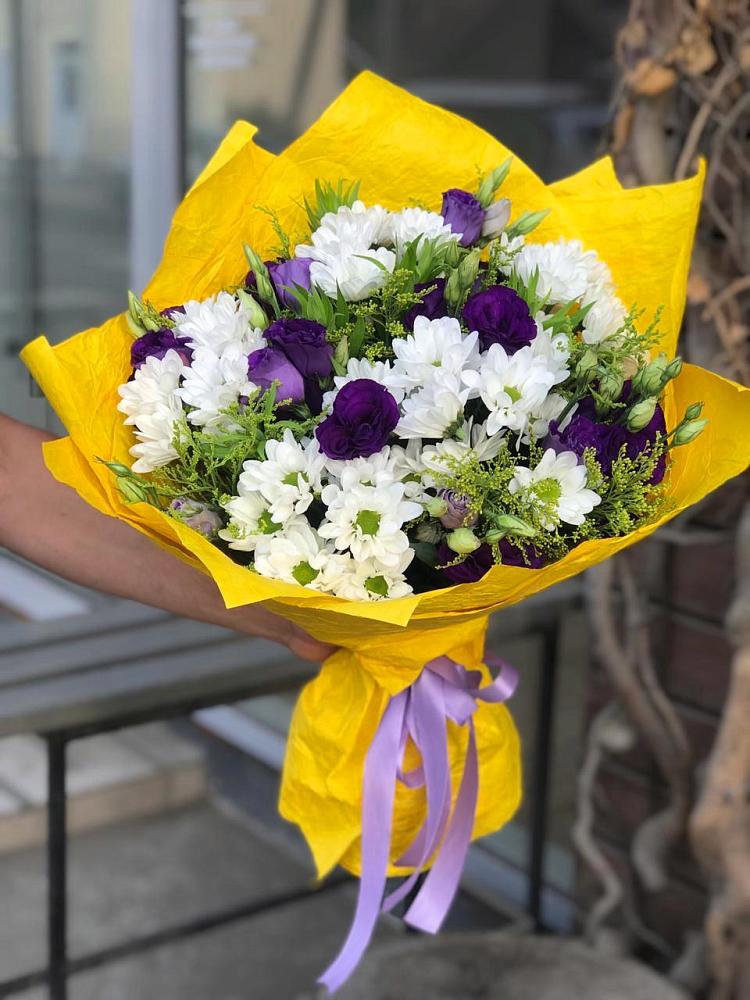 Букет цветов из: Ирисы, Хризантемы и Ромашки в Ржеве