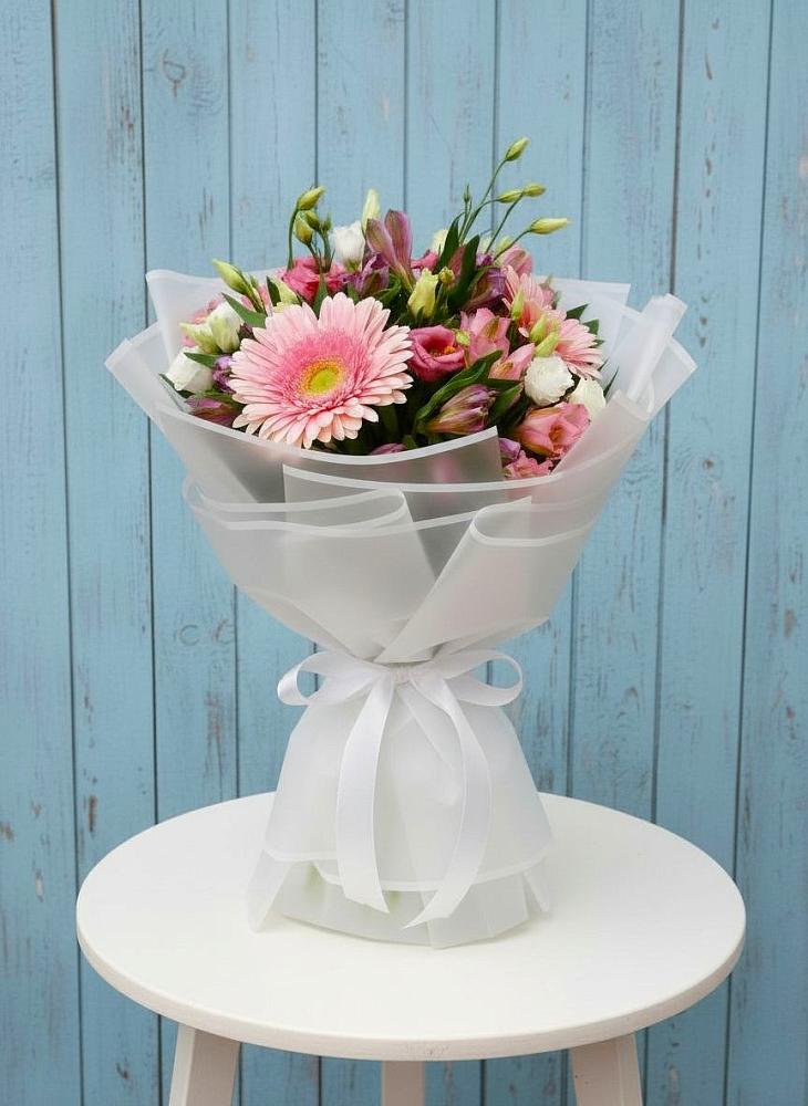 Букет цветов из: Герберы, Альстромерии и Лизиантусы в Ржеве