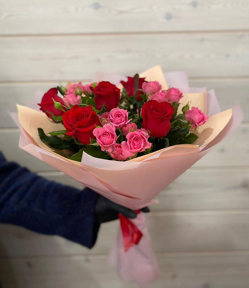 Букет цветов из: Розы в Ржеве