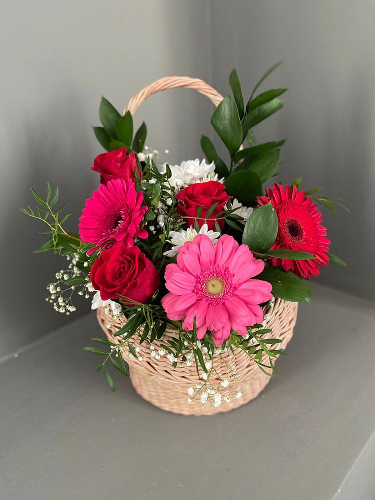 Цветочная композиция из Розы, Хризантемы и Герберы в корзине в Ржеве