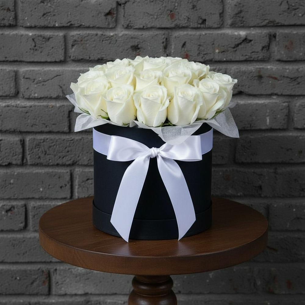 Цветочная композиция из Розы в шляпной коробке в Ржеве