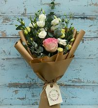 Букет цветов из:  Розы и Лизиантусы в Ржеве