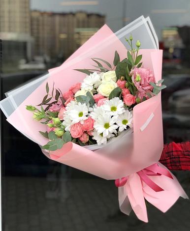 Букет цветов из: Розы, Лизиантусы и Хризантемы в Ржеве