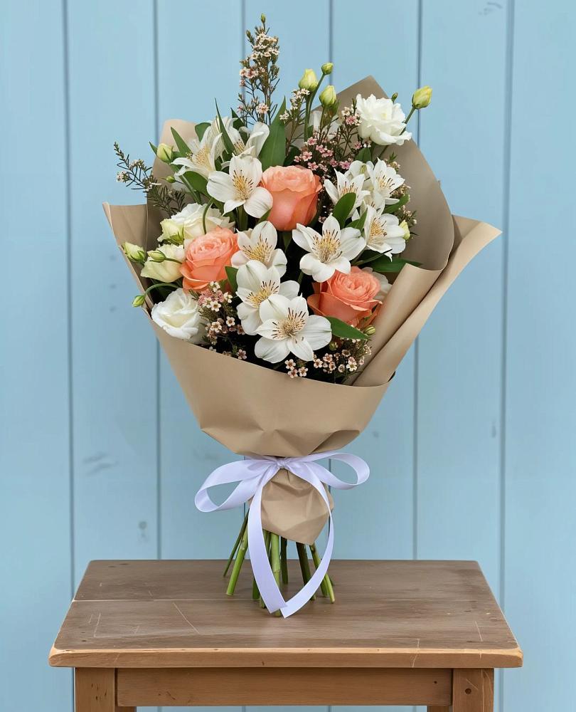 Букет цветов из: Альстромерии, Лизиантусы, Розы и Хризантемы в Ржеве