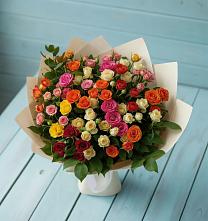 Букет Микс из разноцветных кустовых роз в Ржеве