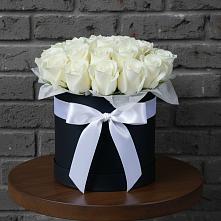 Цветочная композиция из Розы в шляпной коробке в Ржеве